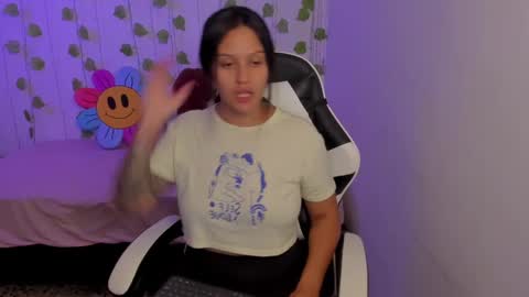 Snapshot of stephanie_ross_ chatting on February 2025 11:53:02 PM Stephanie online show from February 2025 11:53:02 PM