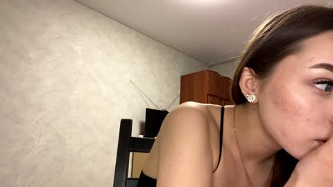 Stephani online show from March 2026 03:33:01 PM