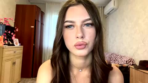 Stephani online show from June 2026 04:00:02 PM