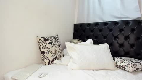 estefania online show from February 2025 01:45:02 AM