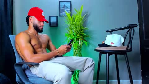 Snapshot of stev_velez chatting on November 2025 01:44:02 PM Steve online show from November 2025 01:44:02 PM