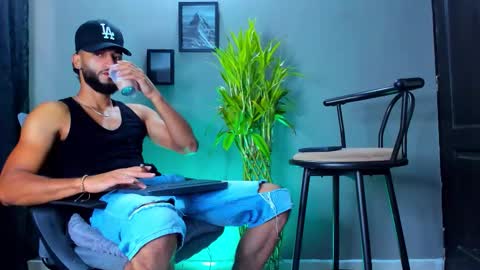 Snapshot of stev_velez chatting on February 2026 02:43:02 PM Steve online show from February 2026 02:43:02 PM