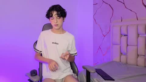 Sthepano  online show from February 2026 08:52:01 PM