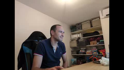 stickolive1 online show from May 2026 10:06:01 PM