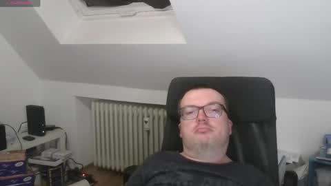 Oliver online show from April 2026 07:58:02 PM