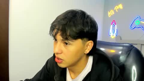 Snapshot of stiwentwink chatting on October 2025 01:42:02 PM Stiwen online show from October 2025 01:42:02 PM