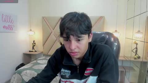 Stiwen online show from December 2025 07:41:02 PM