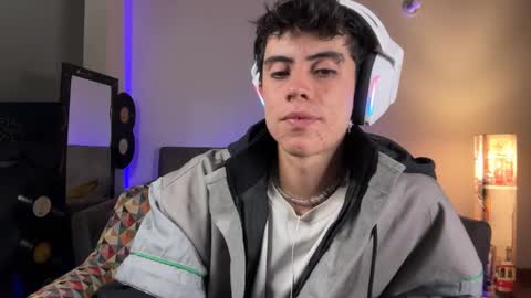 Stolas online show from March 2026 12:08:01 AM