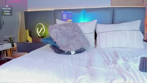 Stone Lee  online show from January 2025 09:30:02 AM