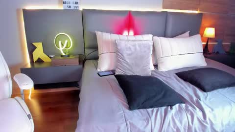 Stone Lee  online show from February 2025 12:41:02 PM