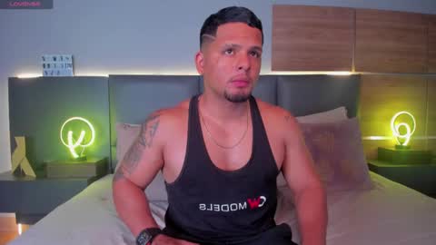 Stone Lee  online show from September 2025 05:11:02 AM