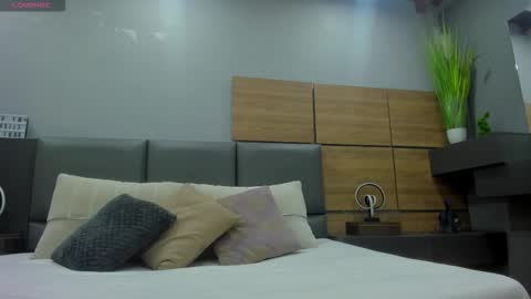 Stone Lee  online show from October 2025 06:36:02 AM