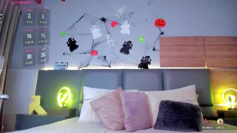 Stone Lee  online show from October 2025 07:14:01 AM