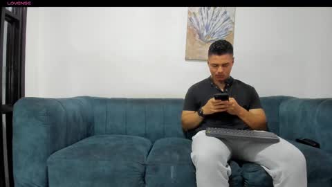 Snapshot of straight__friends chatting on September 2025 01:59:02 PM straight__friends online show from September 2025 01:59:02 PM