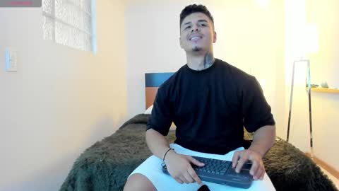 Snapshot of straight__friends chatting on November 2025 08:31:01 PM straight__friends online show from November 2025 08:31:01 PM