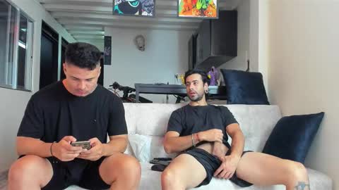 Snapshot of straight__friends chatting on November 2025 03:11:01 PM straight__friends online show from November 2025 03:11:01 PM