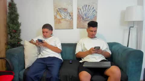 Snapshot of straight__friends chatting on April 2026 02:43:02 PM straight__friends online show from April 2026 02:43:02 PM