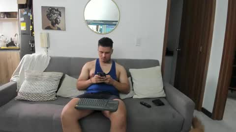 Snapshot of straight__friends chatting on May 2026 01:32:02 PM straight__friends online show from May 2026 01:32:02 PM