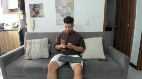Snapshot of straight__friends chatting on June 2026 01:48:02 PM straight__friends online show from June 2026 01:48:02 PM