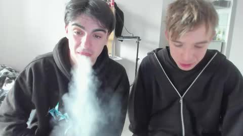 Snapshot of stralght_twinks chatting on May 2026 09:51:02 AM Ray online show from May 2026 09:51:02 AM