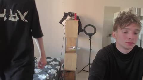 Snapshot of stralght_twinks chatting on June 2026 04:47:02 AM Ray online show from June 2026 04:47:02 AM