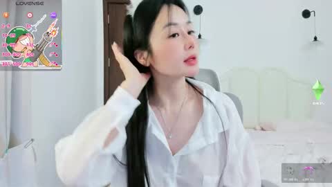 Snapshot of strawberry_loveee chatting on February 2026 04:43:01 PM strawberry_loveee online show from February 2026 04:43:01 PM