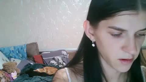 Snapshot of strawberry_storm chatting on September 2025 06:52:01 PM Strawberry Storm online show from September 2025 06:52:01 PM