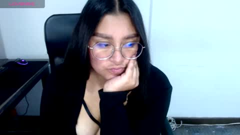 strawlux online show from April 2026 04:35:01 AM