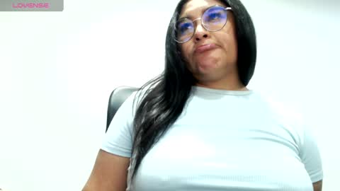 strawlux online show from April 2026 06:19:02 AM