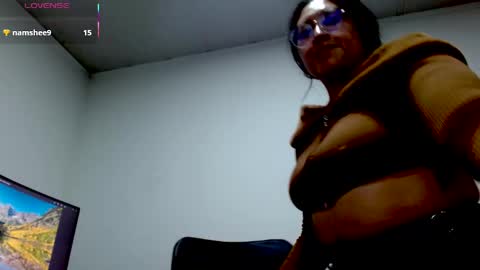 Snapshot of strawlux chatting on June 2026 02:33:02 PM strawlux online show from June 2026 02:33:02 PM