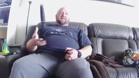 strong_bear89 online show from January 2026 08:14:02 PM