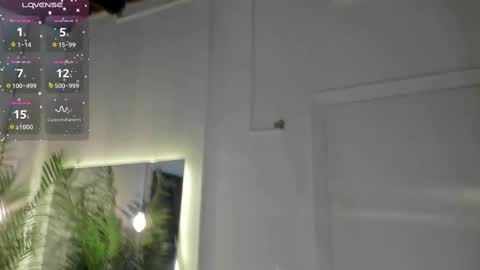 Snapshot of strong_girl_ chatting on February 2025 11:09:02 AM Alexa online show from February 2025 11:09:02 AM