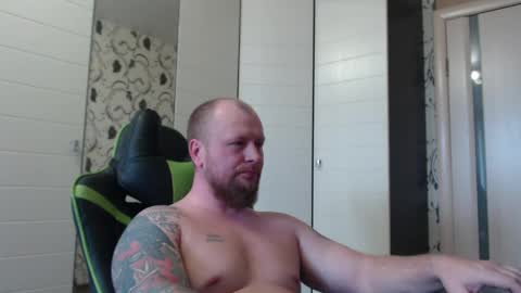 Snapshot of strongass18 chatting on April 2026 01:41:02 PM Alex online show from April 2026 01:41:02 PM