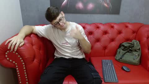 stuart_white online show from September 2025 09:18:01 PM