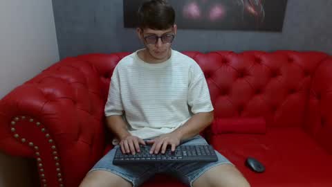 stuart_white online show from October 2025 02:15:01 PM