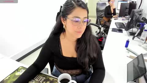 studcb_ online show from November 2025 04:40:01 PM