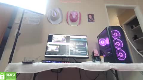 Snapshot of studiowahines chatting on January 2025 07:11:01 PM StudioWahines online show from January 2025 07:11:01 PM