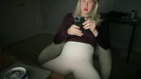 Snapshot of submiss14 chatting on June 2026 06:41:02 AM Sissy Isabella online show from June 2026 06:41:02 AM