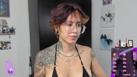Snapshot of succubus_girl_ chatting on April 2026 02:30:01 PM Alexy online show from April 2026 02:30:01 PM