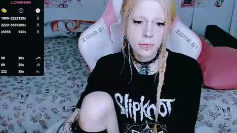 Snapshot of succubus_leslie chatting on June 2026 06:10:01 PM succubus_leslie online show from June 2026 06:10:01 PM
