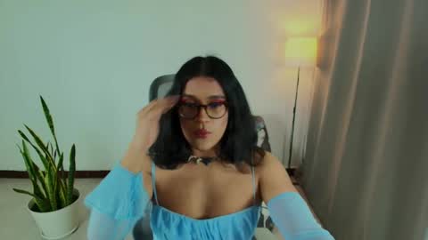 Snapshot of succubus_vitta chatting on June 2026 02:48:01 AM Vitta online show from June 2026 02:48:01 AM