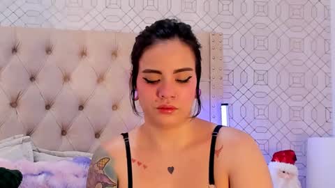 Luna  online show from November 2025 05:46:02 PM