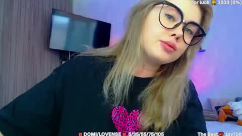 suchcute_ online show from March 2026 02:41:02 AM