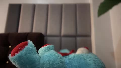 Snapshot of suckablechick chatting on November 2025 06:57:01 AM Marry online show from November 2025 06:57:01 AM