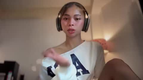 Snapshot of suckablechick chatting on March 2026 05:56:02 AM Marry online show from March 2026 05:56:02 AM