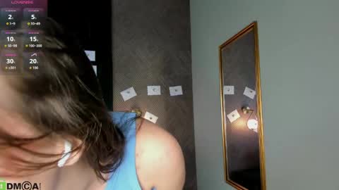 Snapshot of suee_larson chatting on June 2026 01:28:02 AM Sue online show from June 2026 01:28:02 AM
