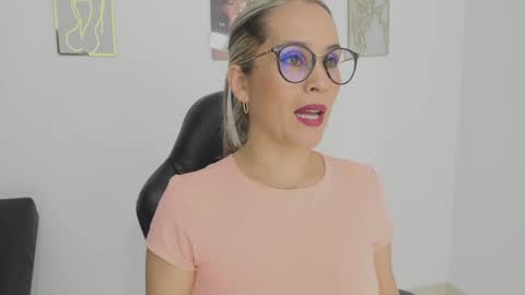 sugar_milff online show from September 2025 01:22:01 PM