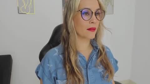 sugar_milff online show from September 2025 01:23:01 PM