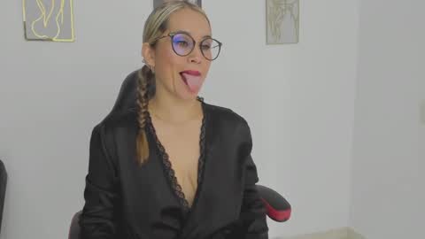 sugar_milff online show from September 2025 01:03:01 PM