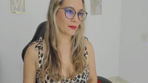 sugar_milff online show from October 2025 03:20:02 PM